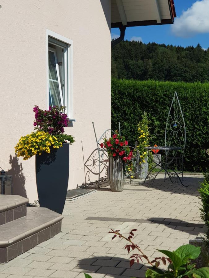 Ferienwohnung Toni Mit Balkon Und Garten Pemfling المظهر الخارجي الصورة